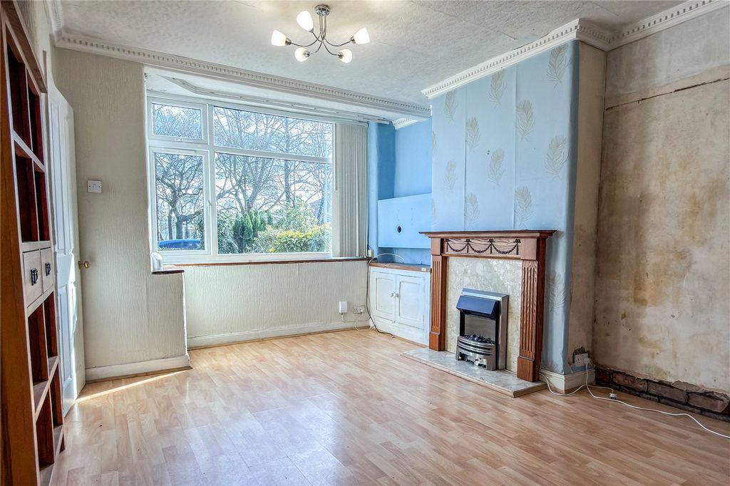 Property photo 3 of 18 Lounge