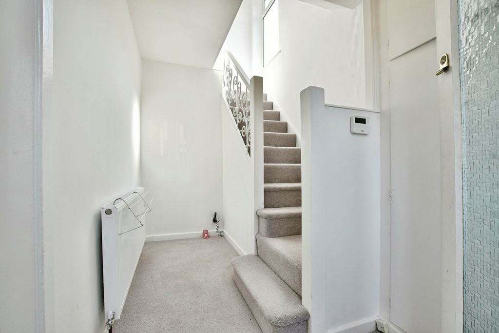Property photo 3 of 18 Pbox-Img.Jpg