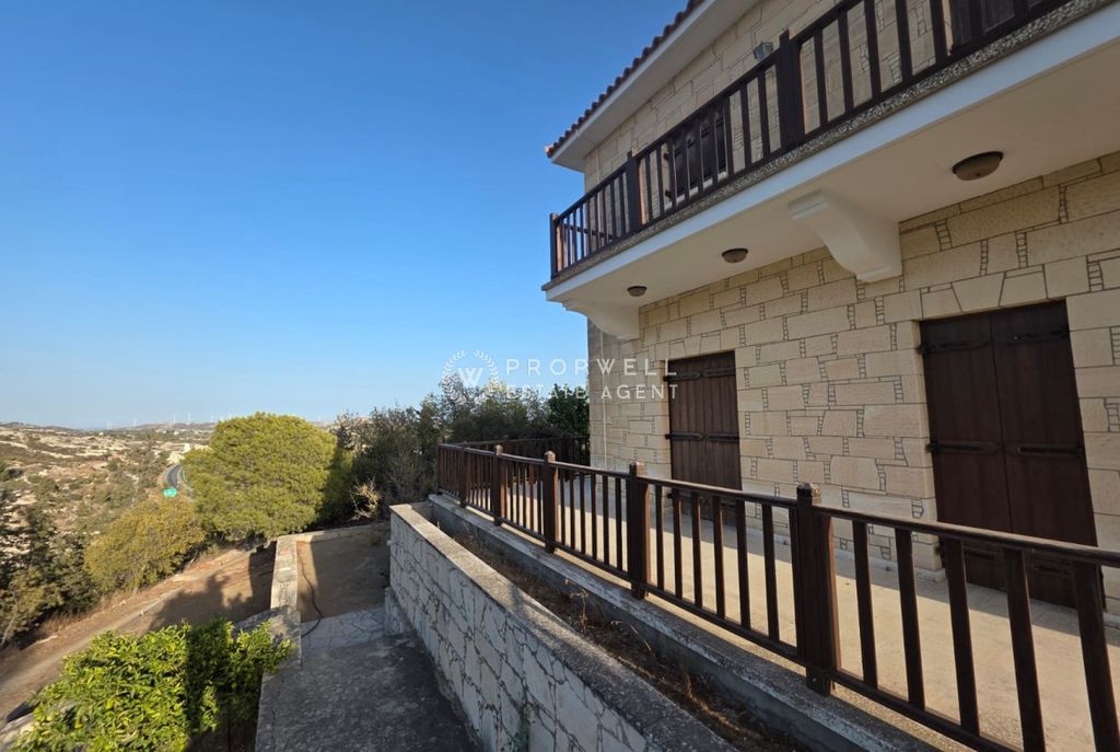 Property photo 2 of 27