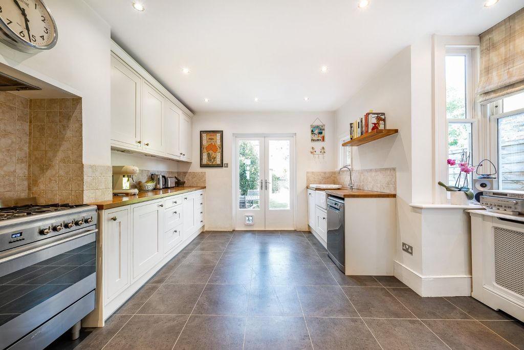 Property photo 3 of 14 Picture No. 10