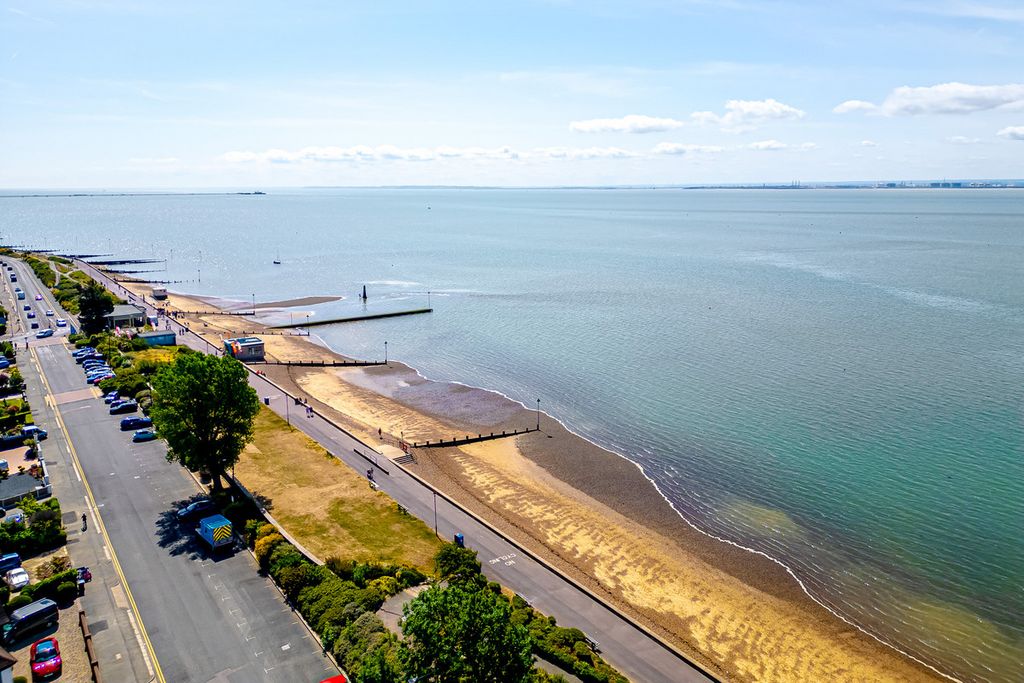 Property photo 2 of 50