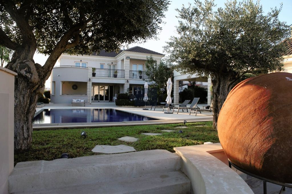 Property photo 1 of 34