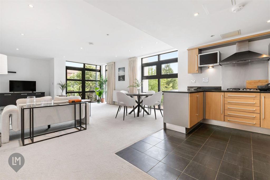 Property photo 1 of 9 Living/Dining/Kitchen