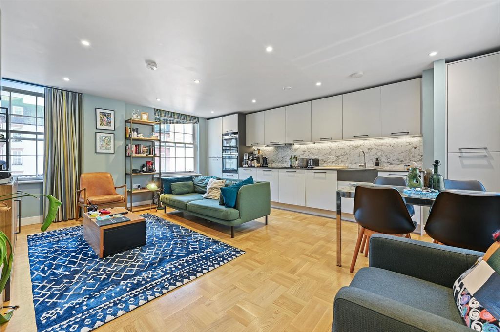 Property photo 2 of 11 Garland Court