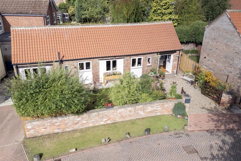 Property photo 2 of 33 Crosskeyscottage001.Jpeg