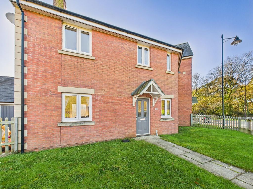 Property photo 1 of 17 Front (Exterior)