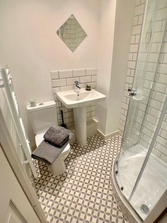 Property photo 3 of 21 Batroom