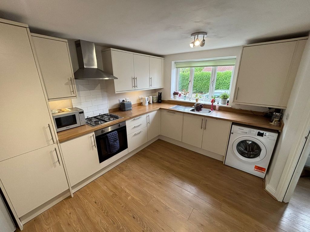 Property photo 3 of 9 Kitchen