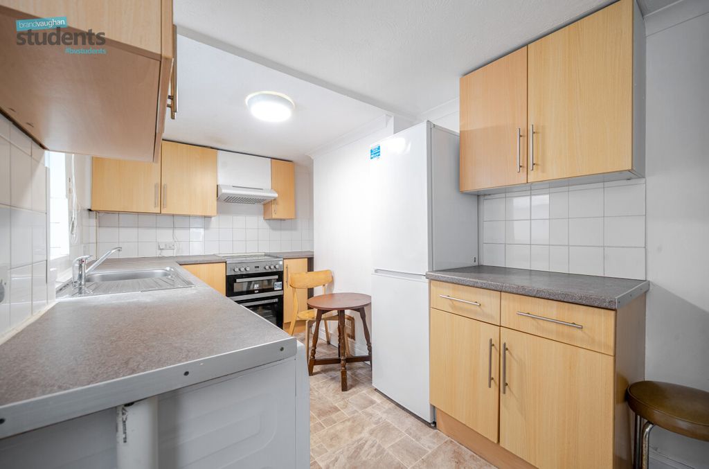 Property photo 3 of 10 1Ddfe9B5-Bd3c-4B1...