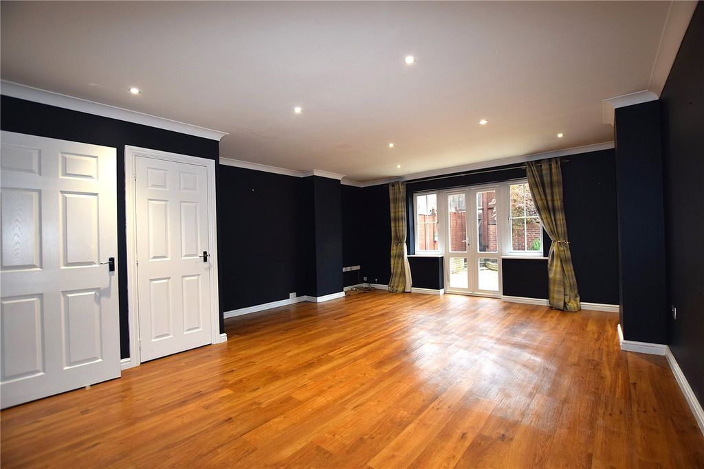 Property photo 2 of 9 Picture No. 37