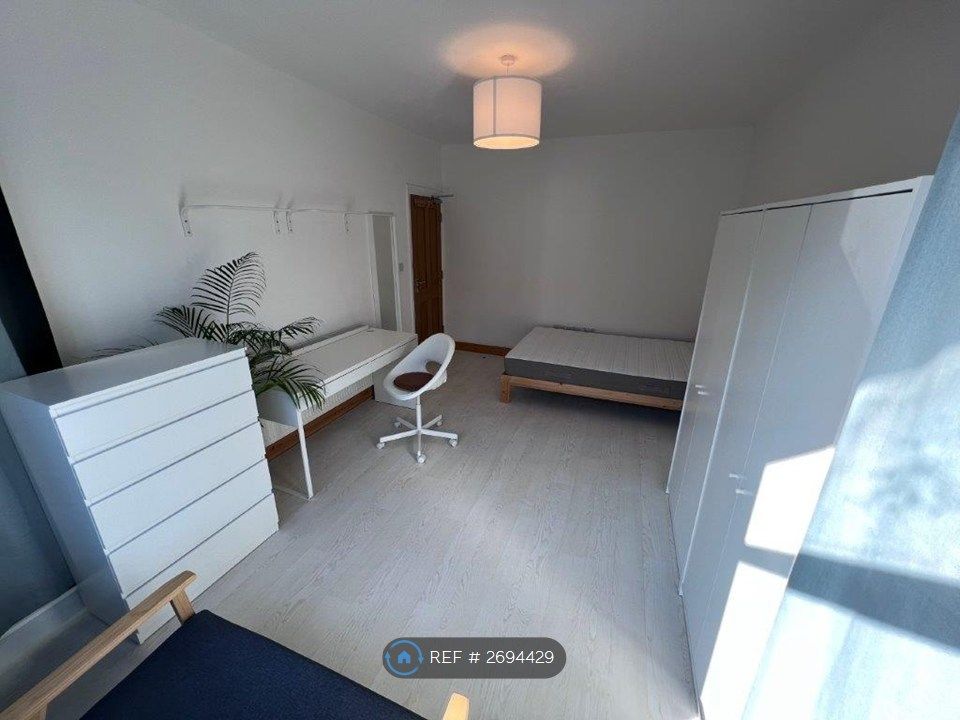 Property photo 2 of 14 Furnished With Plenty Storage