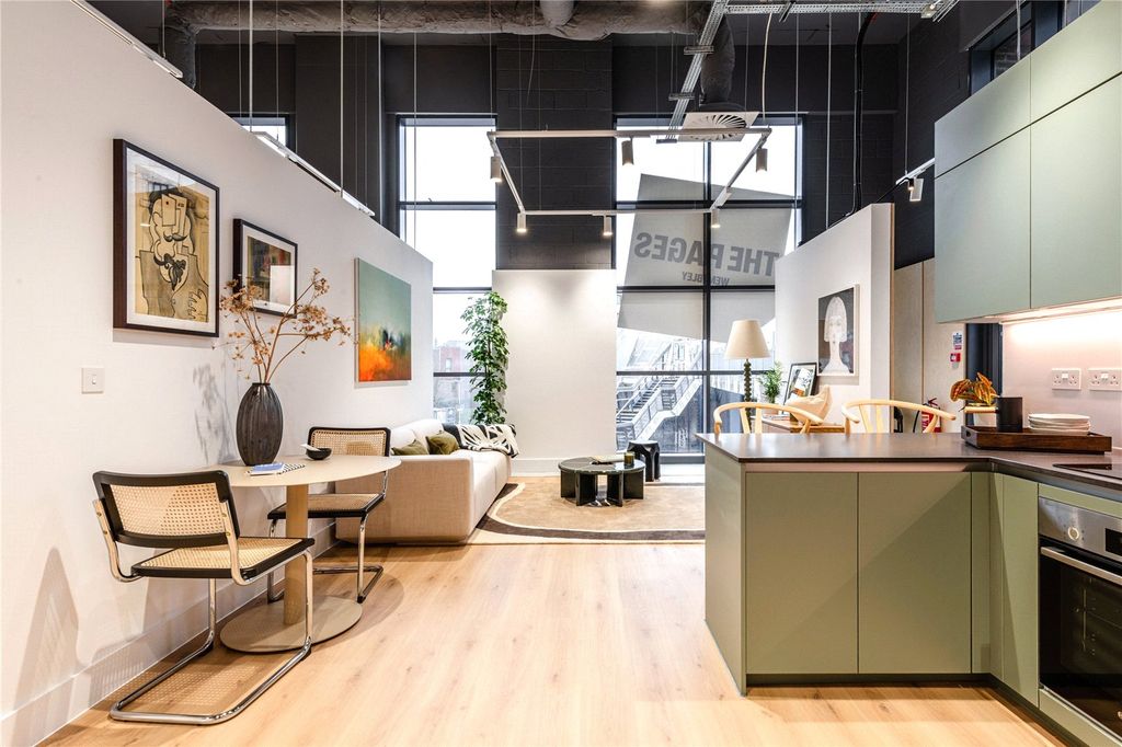 Property photo 2 of 11 Kitchen