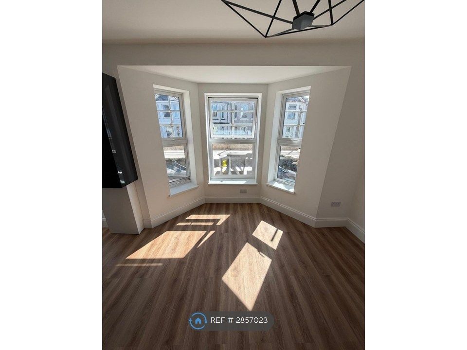 Property photo 1 of 6 Living Room/Diner