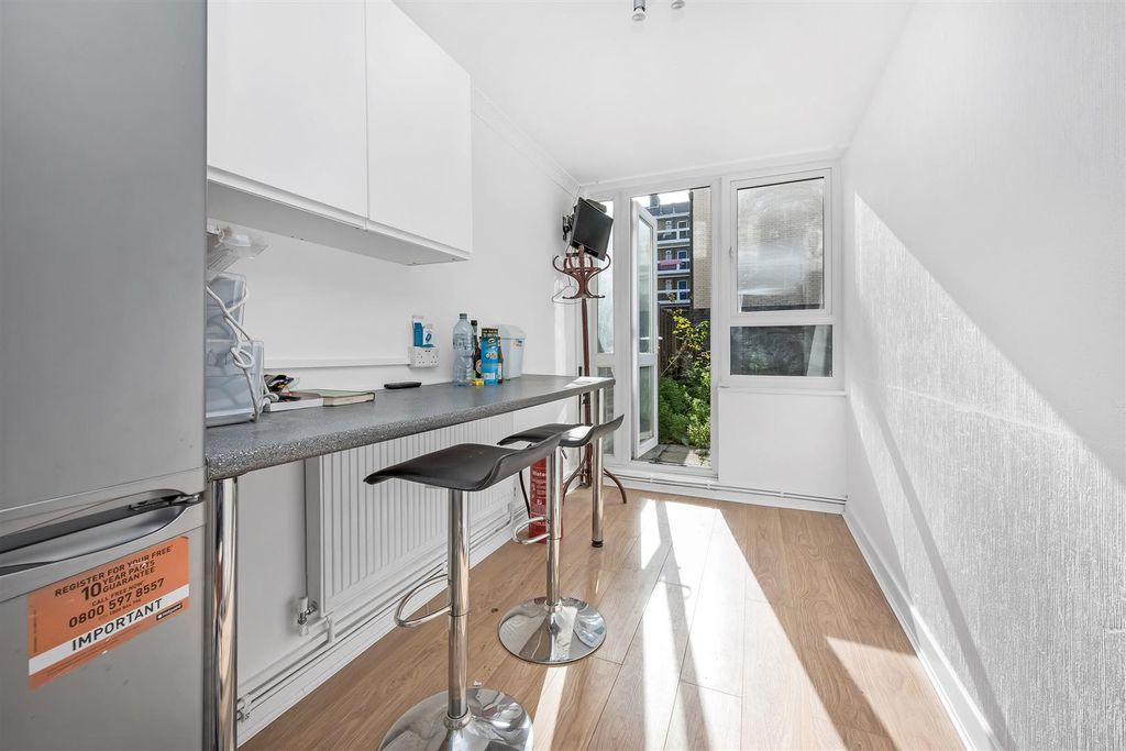 Property photo 3 of 14 09.09.2021_6-Thornton-House-Townsend-Street-Se17-1