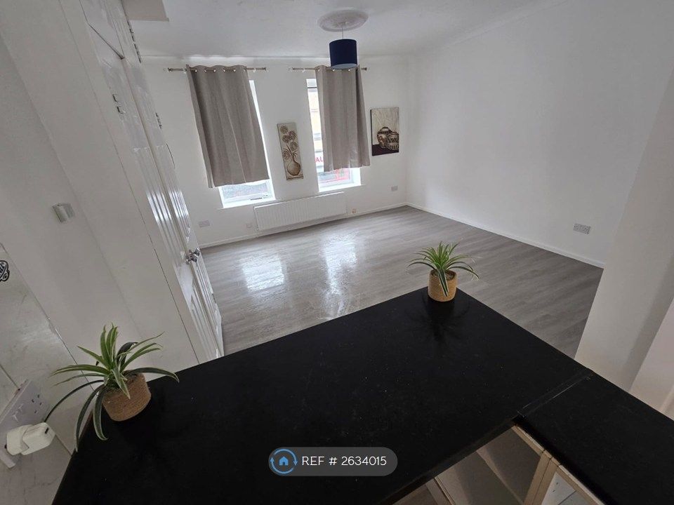 Property photo 1 of 8 Lounge