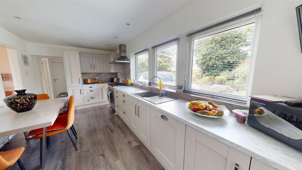 Property photo 2 of 18 Dining Kitchen