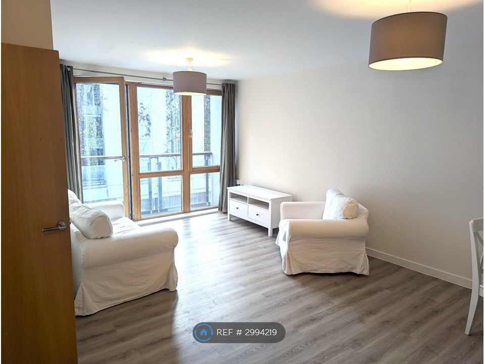 Property photo 3 of 14 Lounge