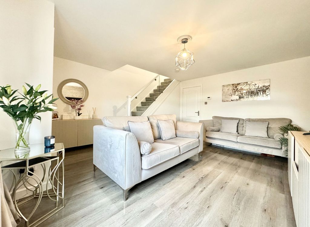 Property photo 3 of 35