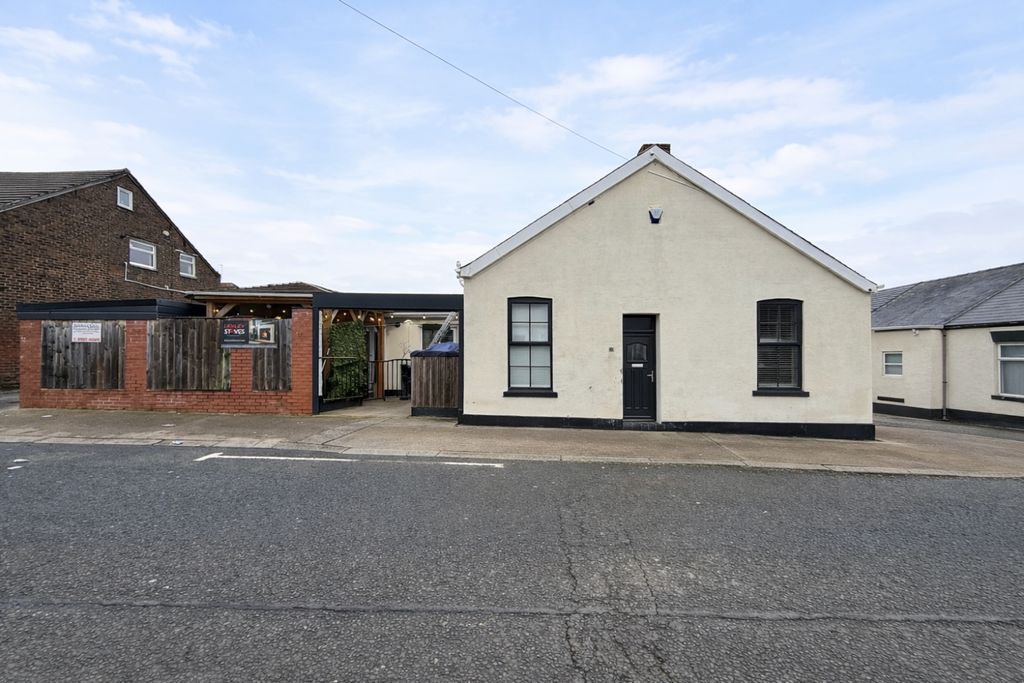 Property photo 1 of 20 C37A4Dd8-9B7E-47CC-A614-D742008D09Bf