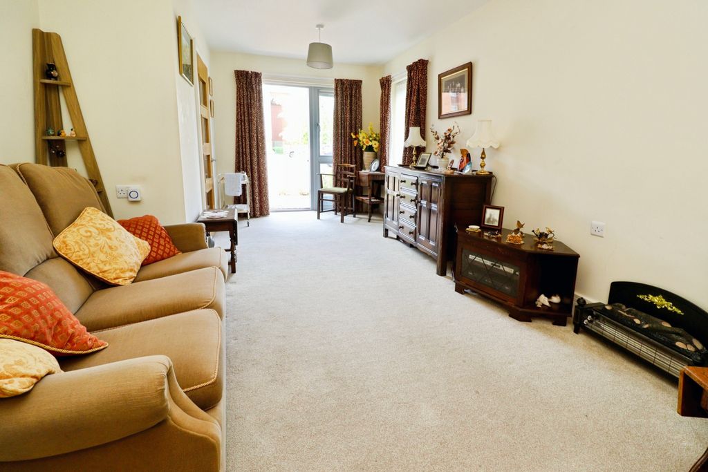 Property photo 2 of 12