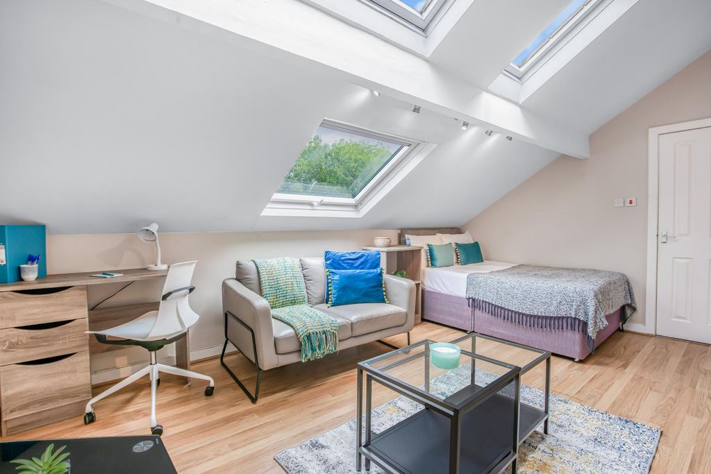 Property photo 1 of 9 Property Photo