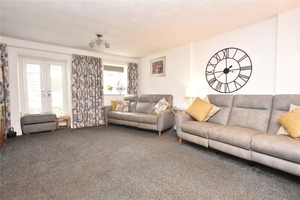 Property photo 2 of 22 Picture No. 17