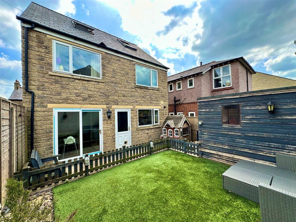 Property photo 2 of 16