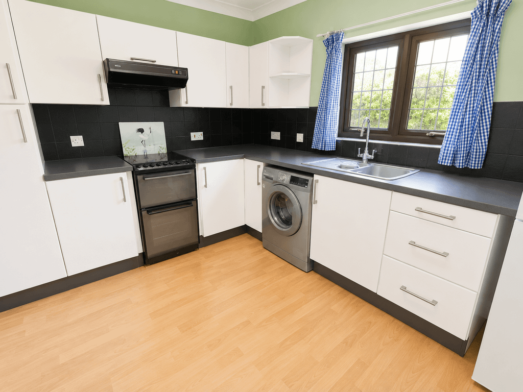 Property photo 3 of 11 Kitchen 2