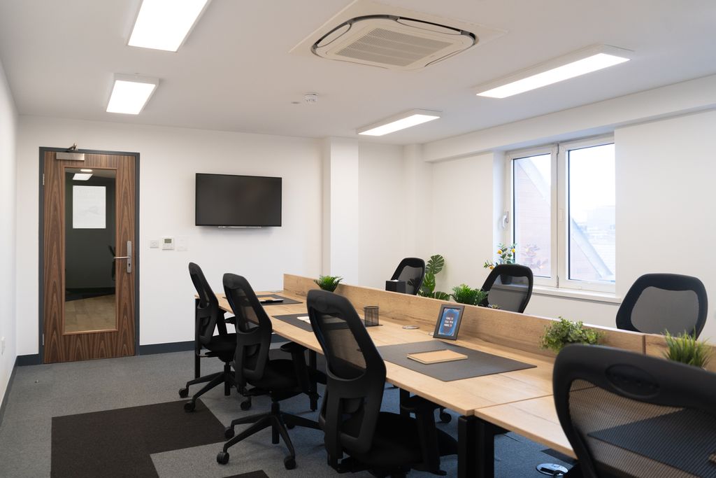 Property photo 1 of 12 Office 3.10