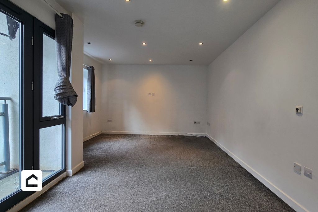 Property photo 3 of 11 3