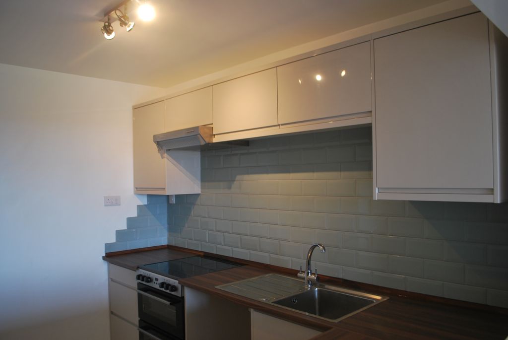 Property photo 3 of 6 Kitchen