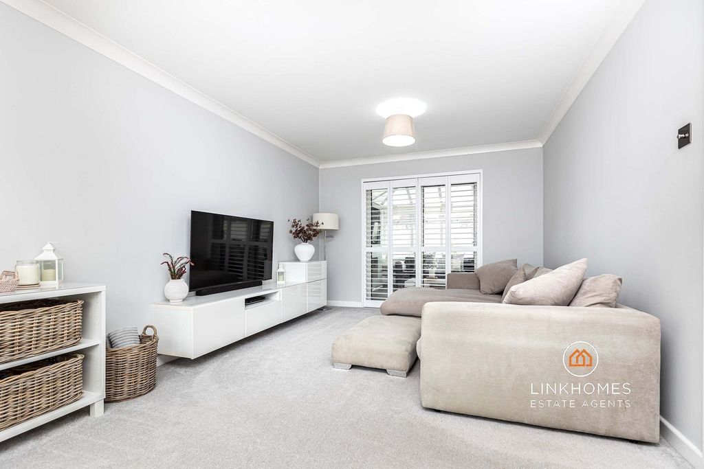 Property photo 3 of 37