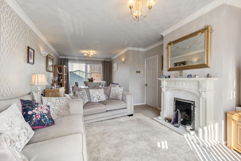 Property photo 3 of 21 Living Room