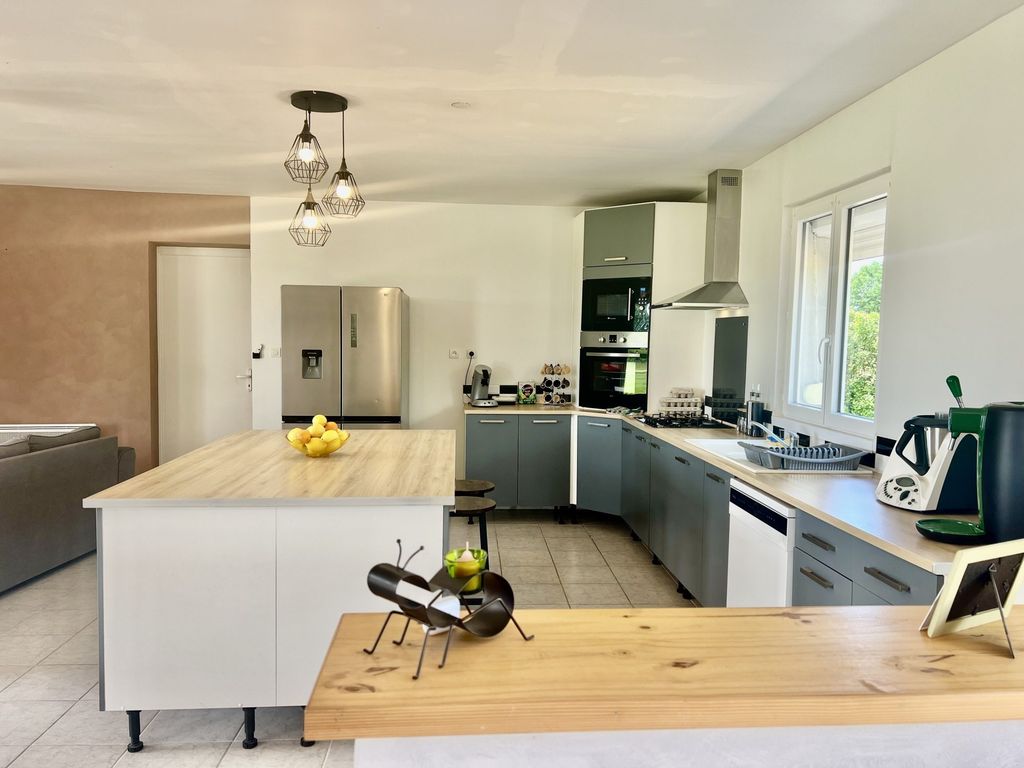 Property photo 2 of 20 1759192029_Vm16844_13_Original