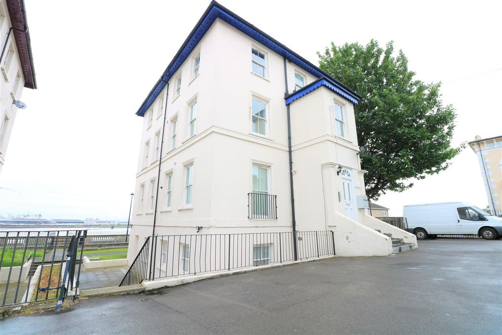 Property photo 1 of 11 External