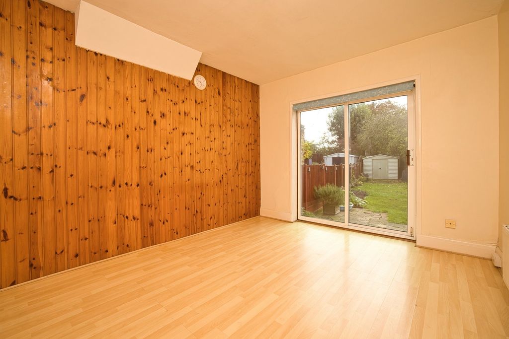 Property photo 3 of 16 Picture 3