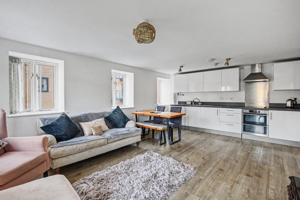 Property photo 3 of 8