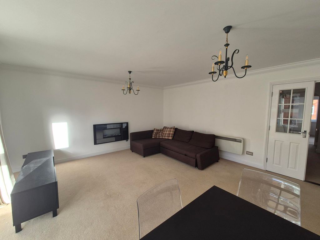 Property photo 2 of 9 1000036101