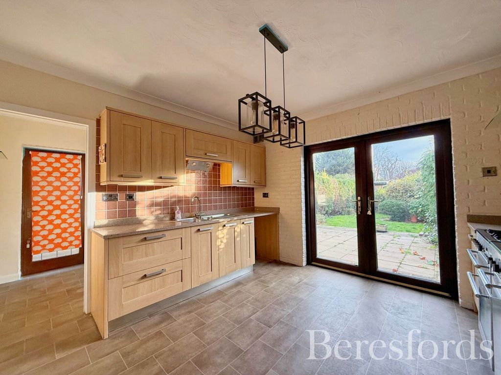 Property photo 2 of 19 Picture No. 11