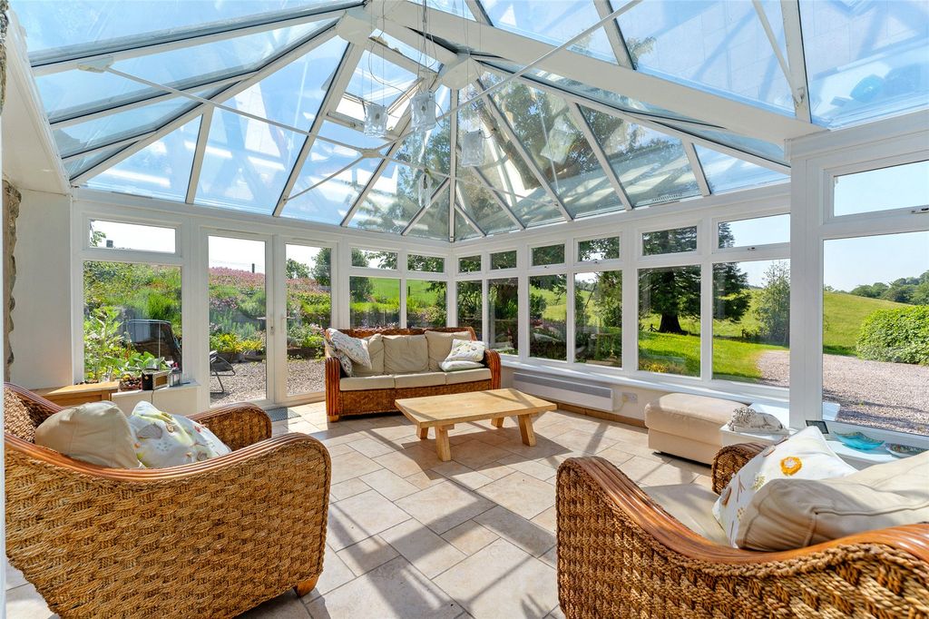 Property photo 3 of 25 Conservatory