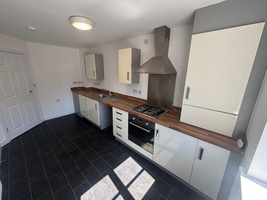 Property photo 3 of 9 Kitchen 2.Jpg
