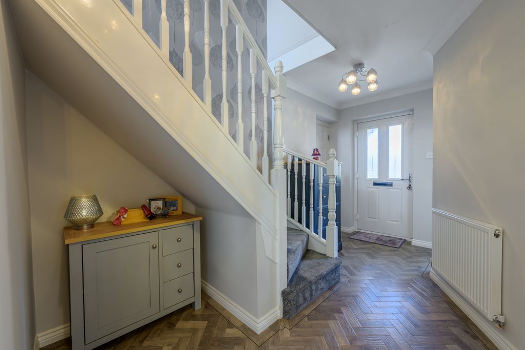 Property photo 3 of 27