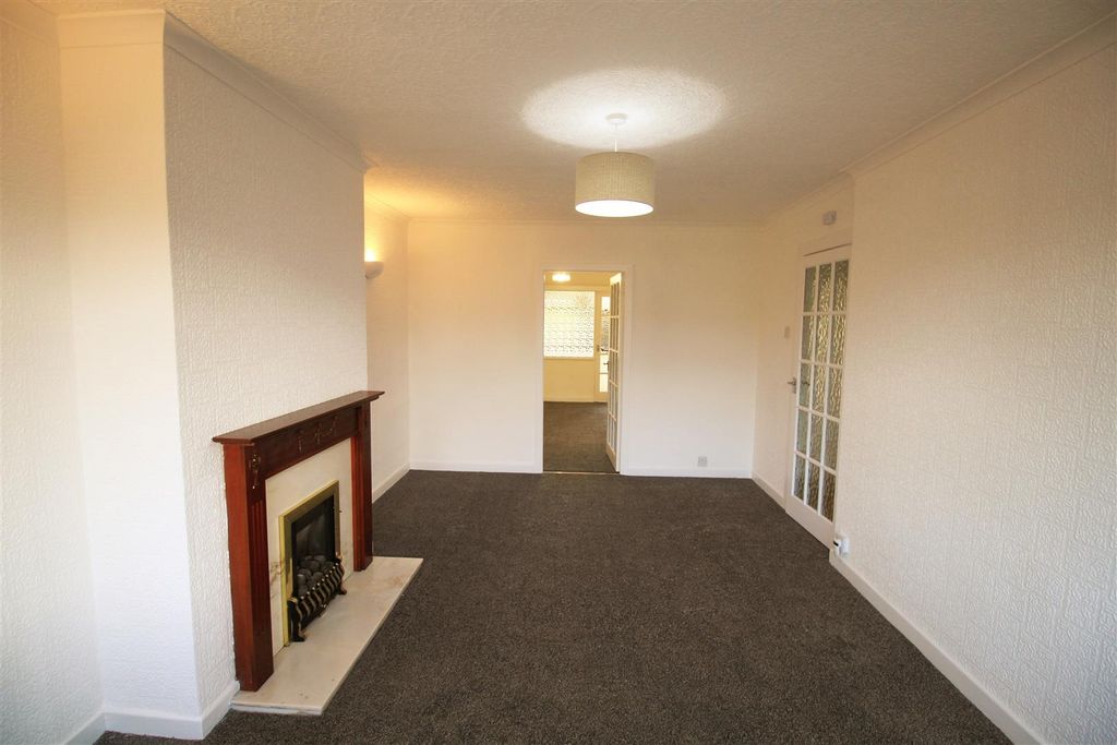 Property photo 3 of 15 Lounge..Jpg