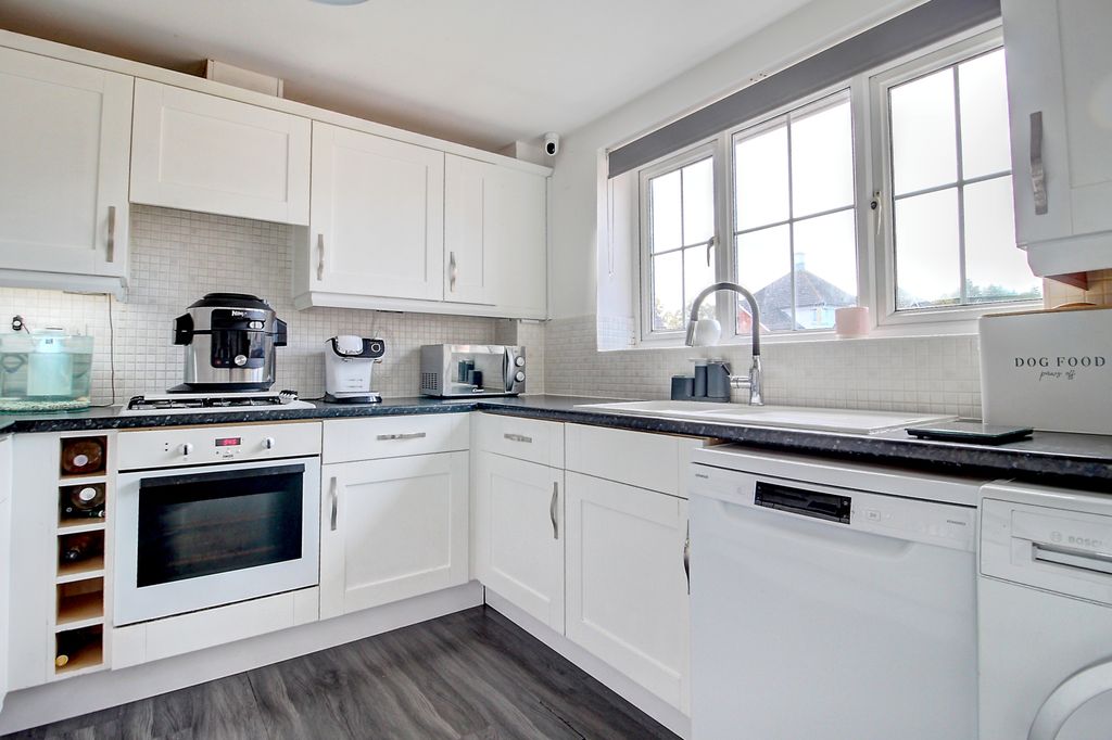 Property photo 3 of 12 Kitchen