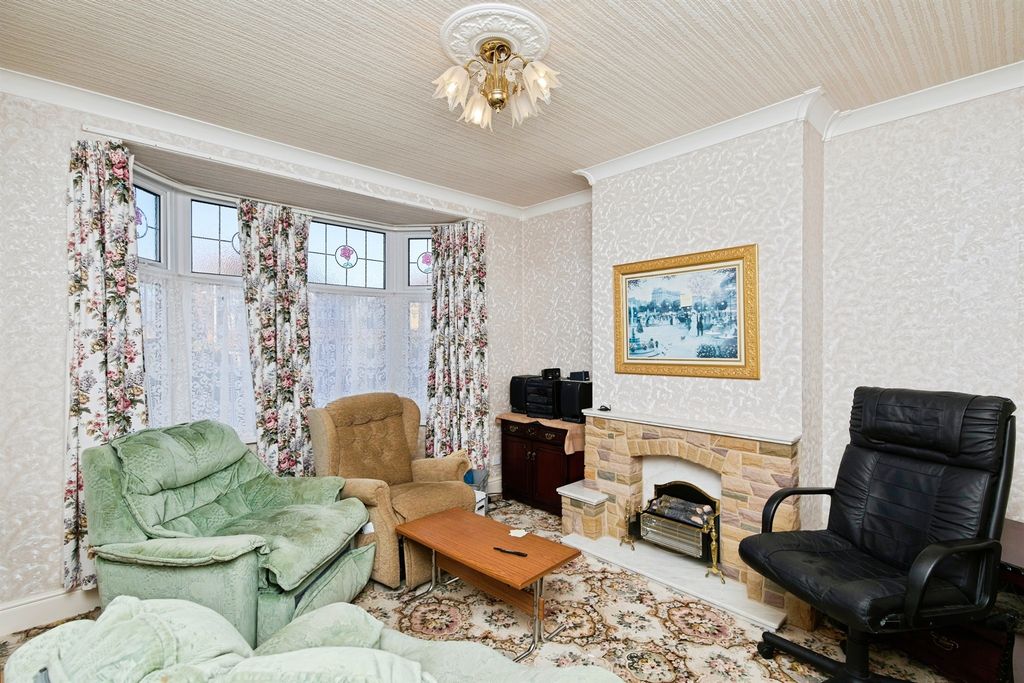 Property photo 3 of 20