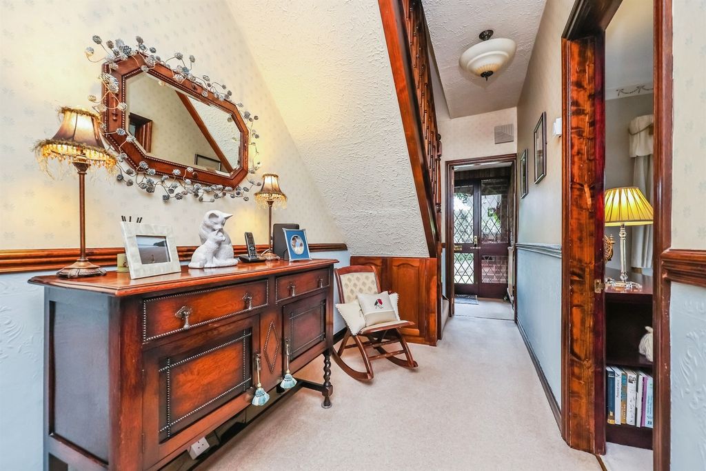 Property photo 2 of 27