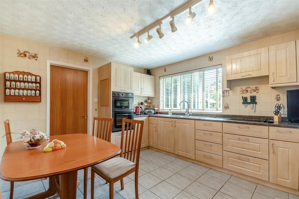 Property photo 2 of 23