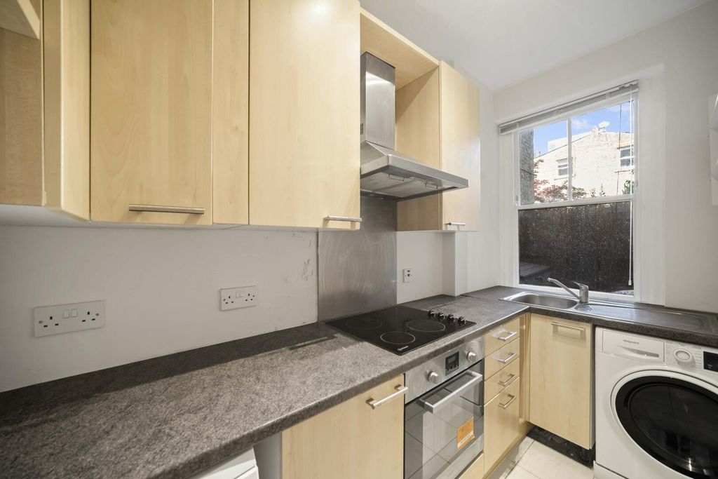 Property photo 2 of 11 Kitchen