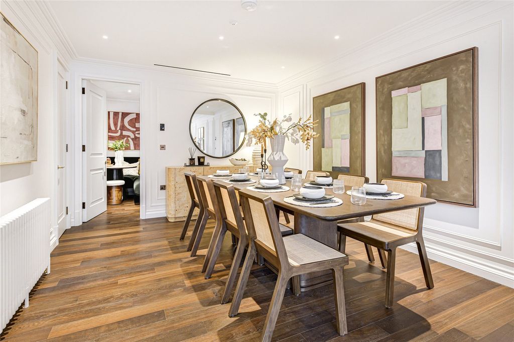 Property photo 3 of 18 Dining Area