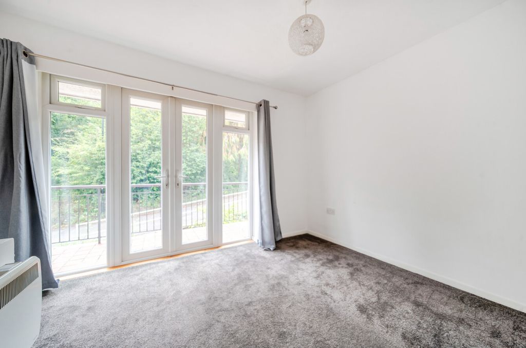 Property photo 2 of 11 1334868-13-68Adc9...